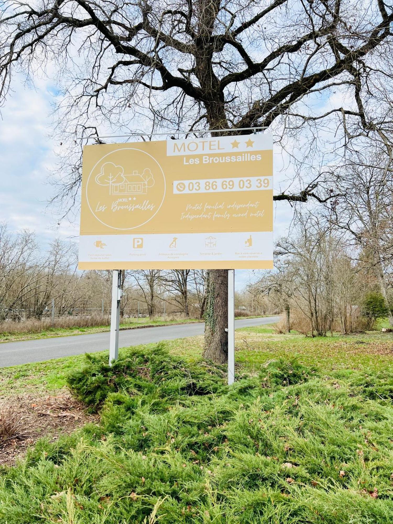Motel Les Broussailles Mesves-sur-Loire Bagian luar foto