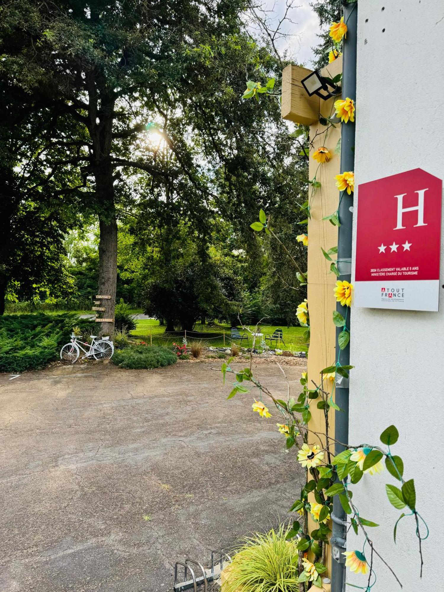 Motel Les Broussailles Mesves-sur-Loire Bagian luar foto