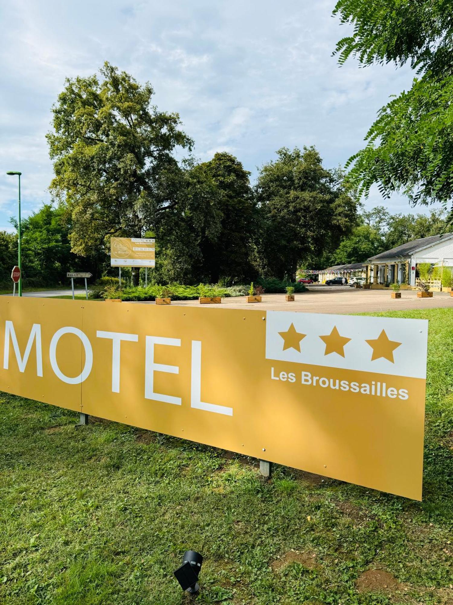 Motel Les Broussailles Mesves-sur-Loire Bagian luar foto